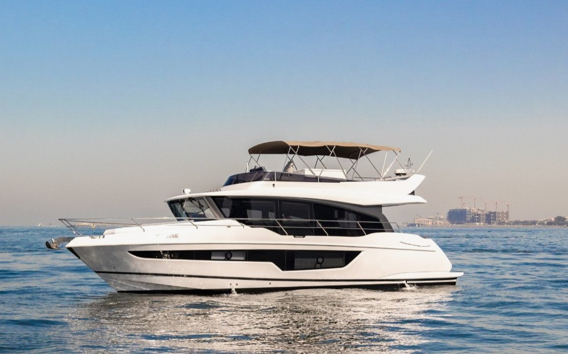 Sky Walker Fly X53 Sport, private yacht