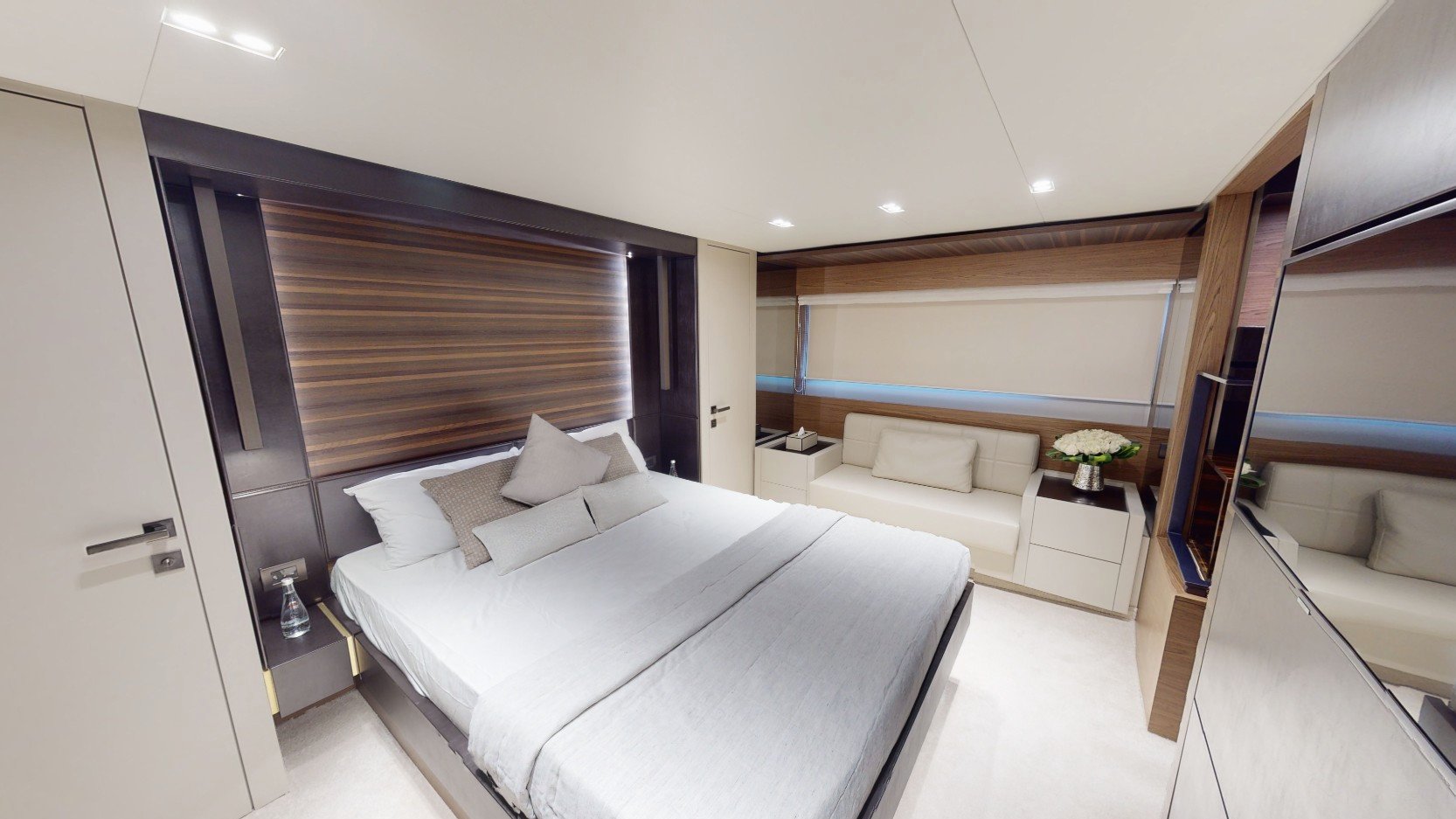 Ferretti 67 ft: view 13