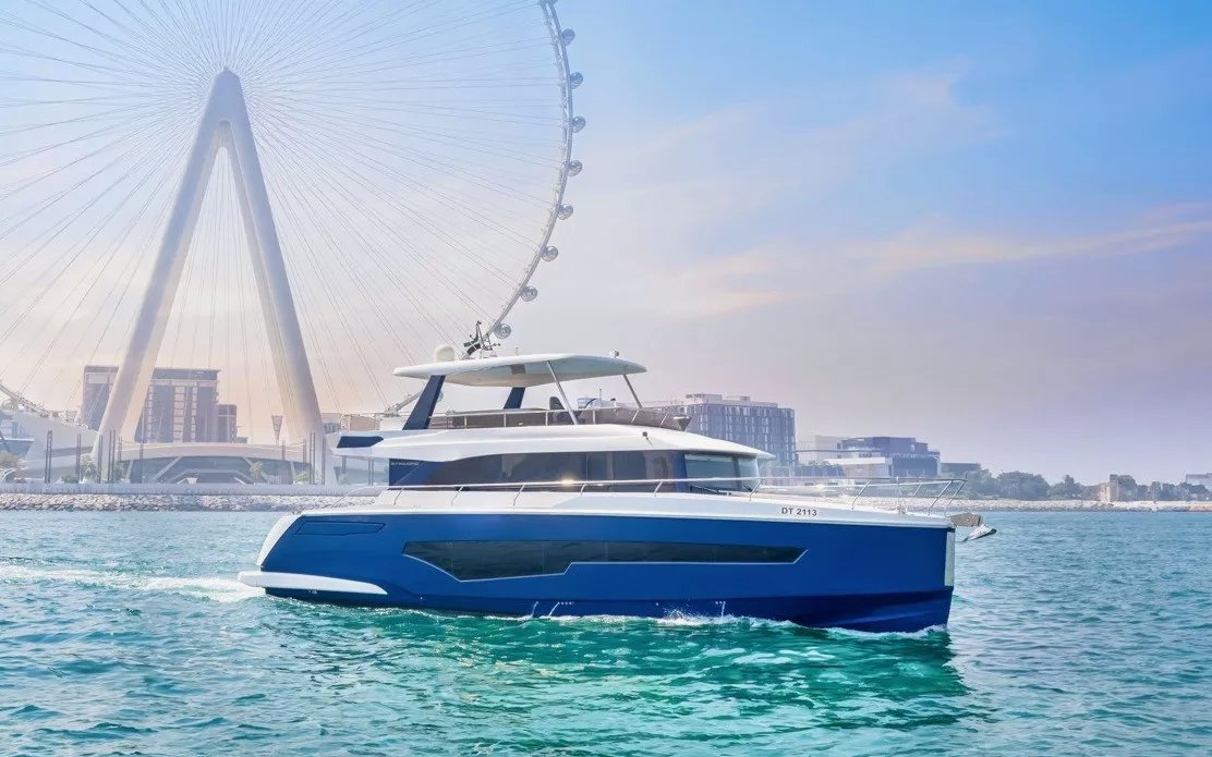 Sky Walker Taka Blue, private yacht
