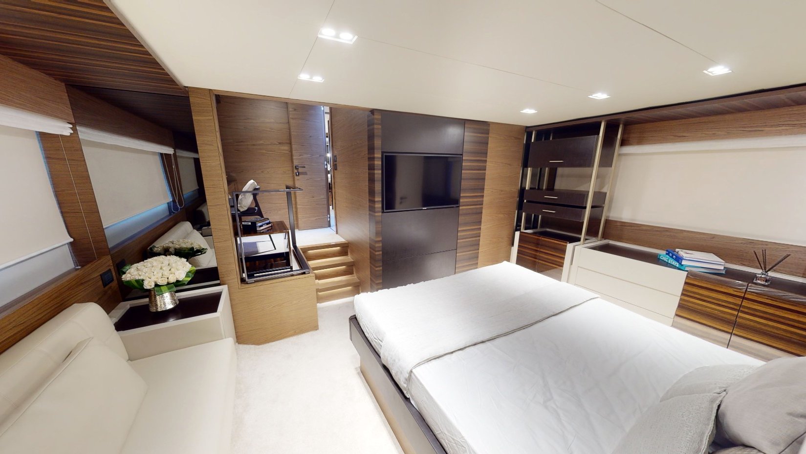 Ferretti 67 ft: view 11