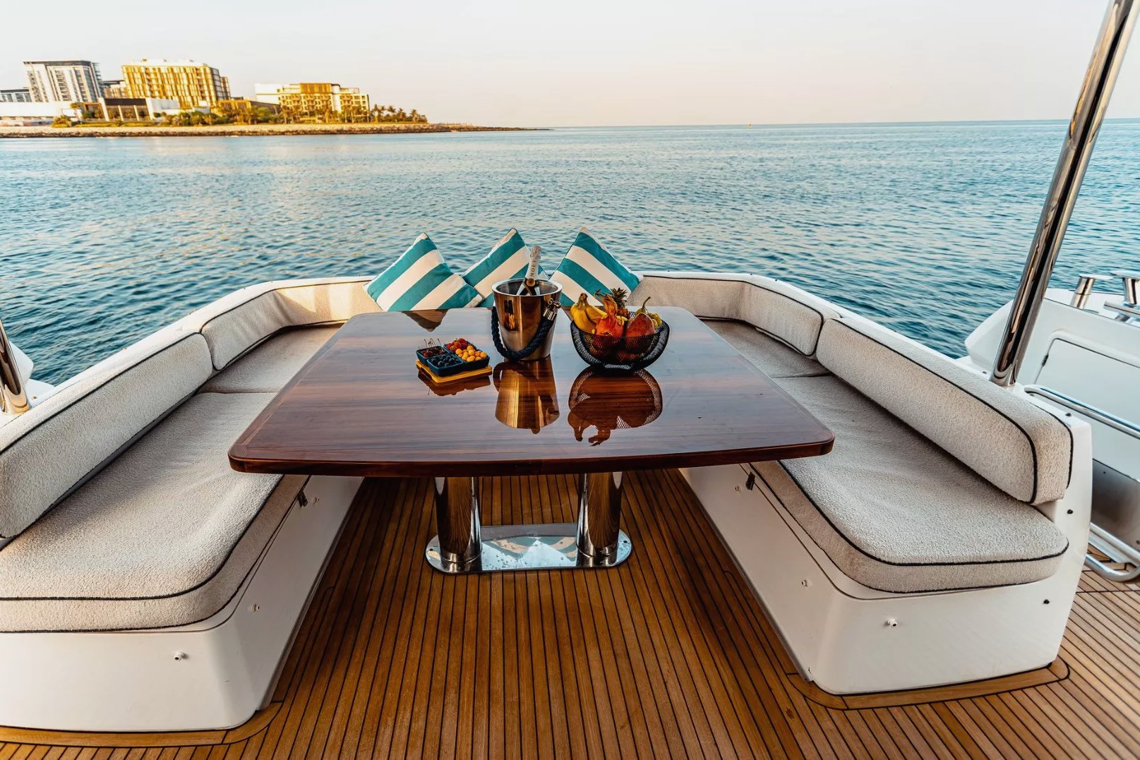 Azimut Magellano 66 ft: view 4