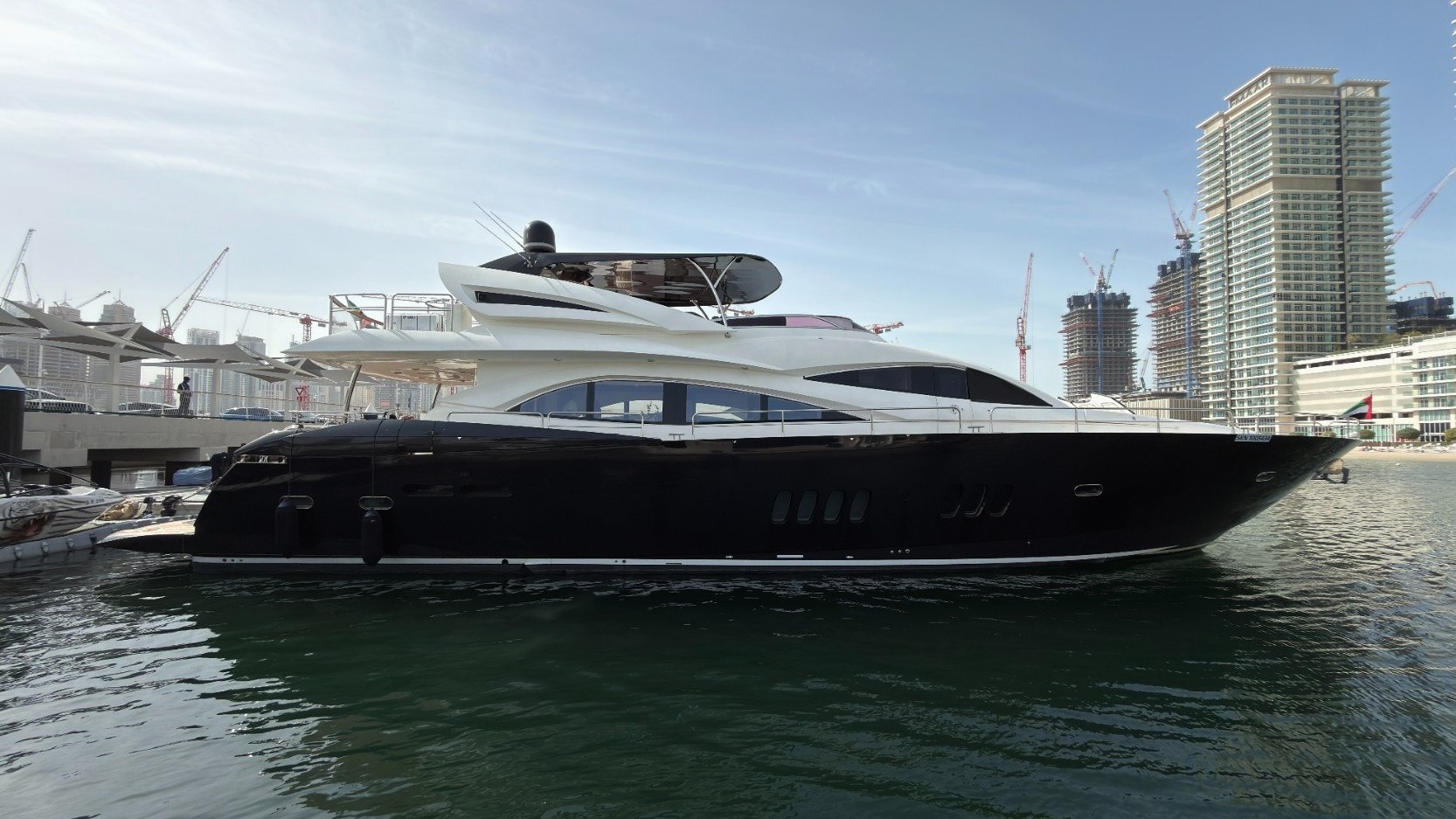 Sunseeker Aarna, private yacht