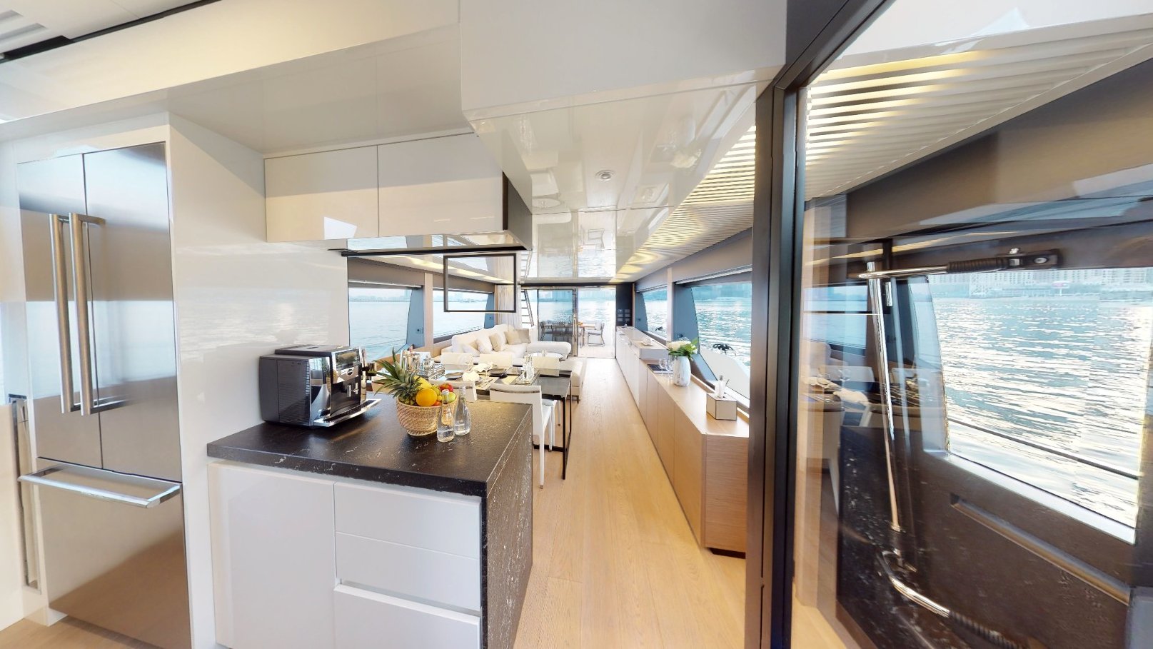 Ferretti 78 ft: view 7