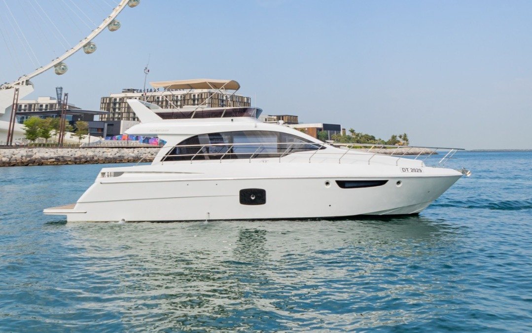 Sky Walker Uno, private yacht