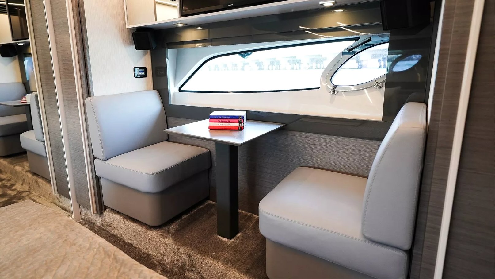 Pershing 5X Shark Grey: view 12