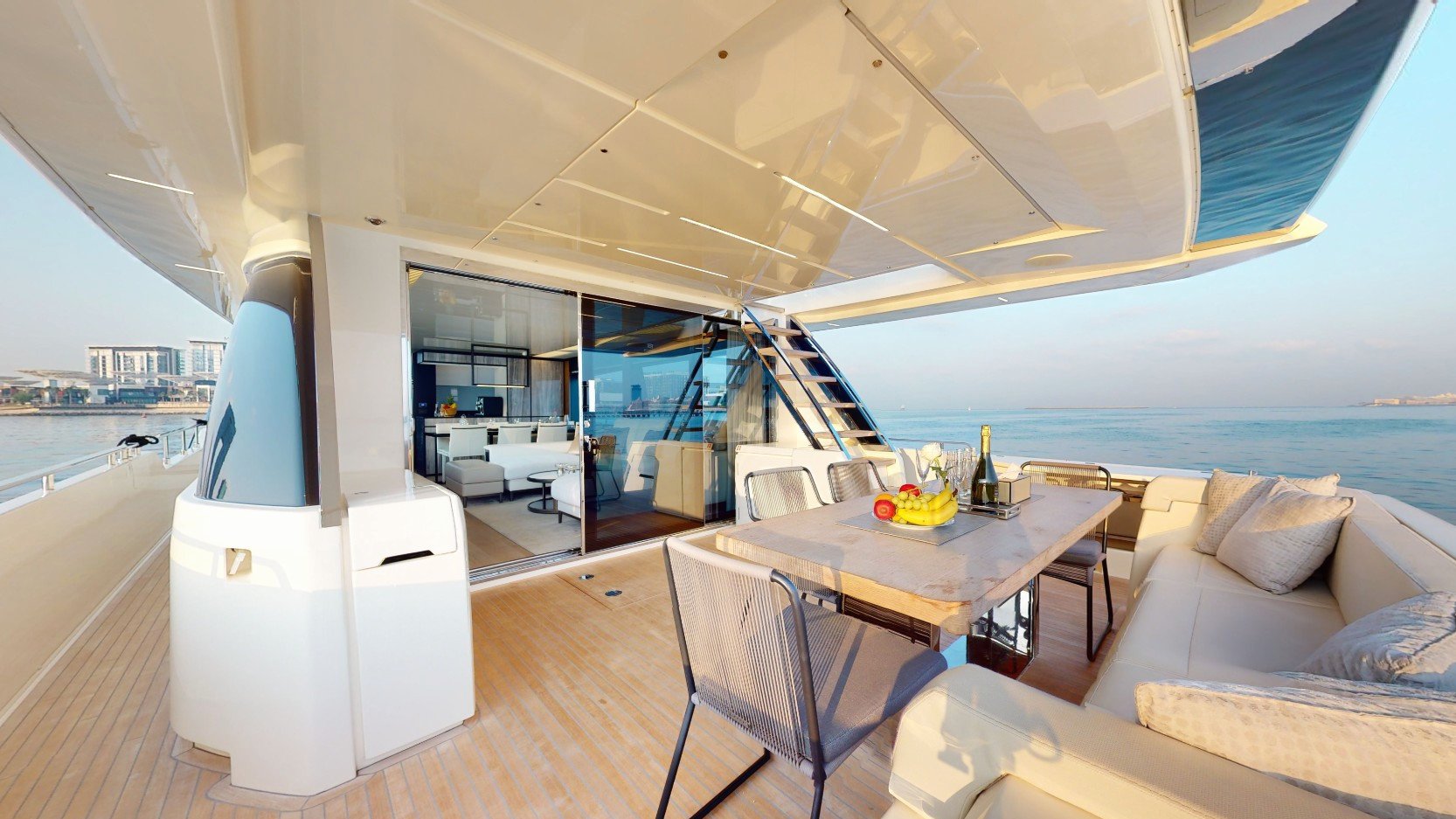 Ferretti 78 ft: view 16