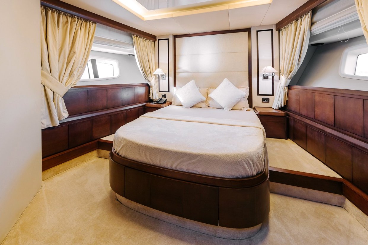 Azimut Viktoria: view 9