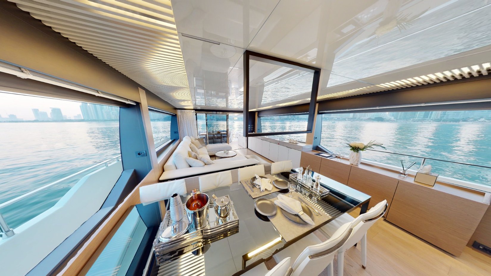 Ferretti 78 ft: view 2