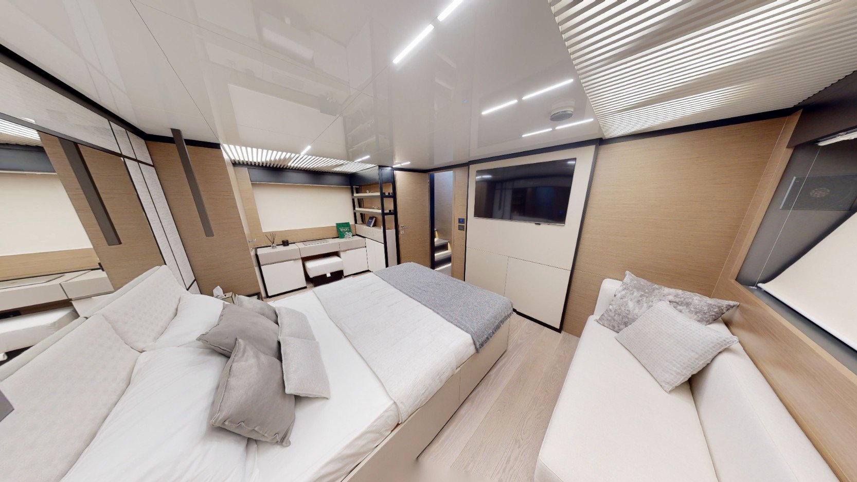 Ferretti 78 ft: view 14