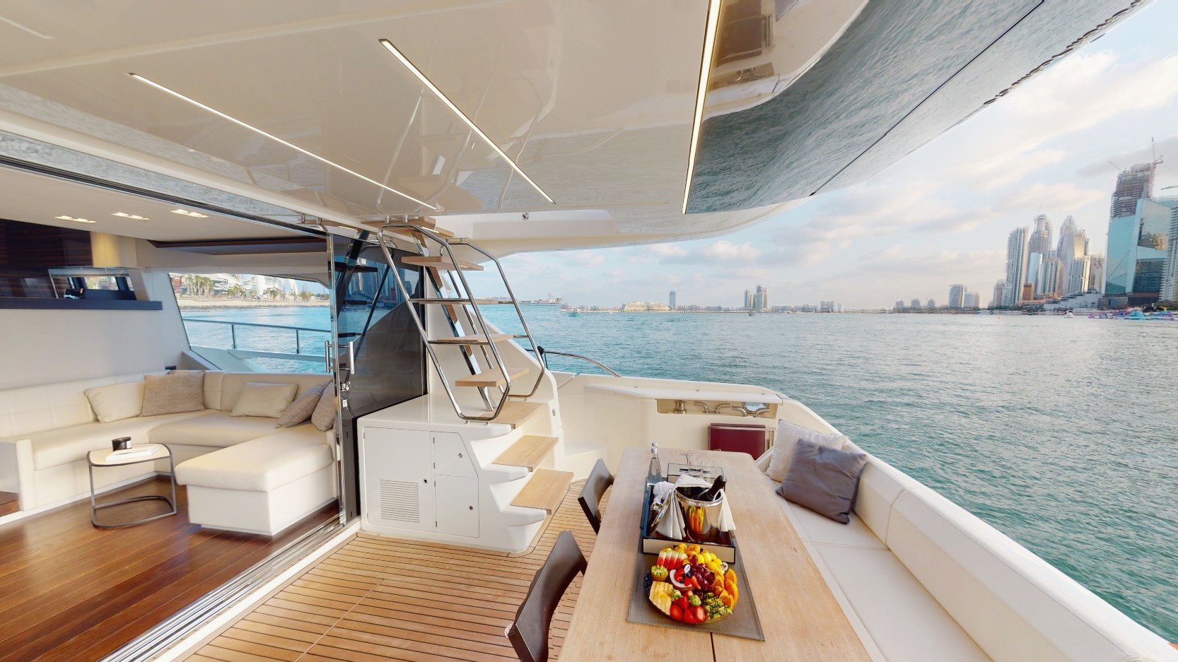 Ferretti 67 ft: view 2