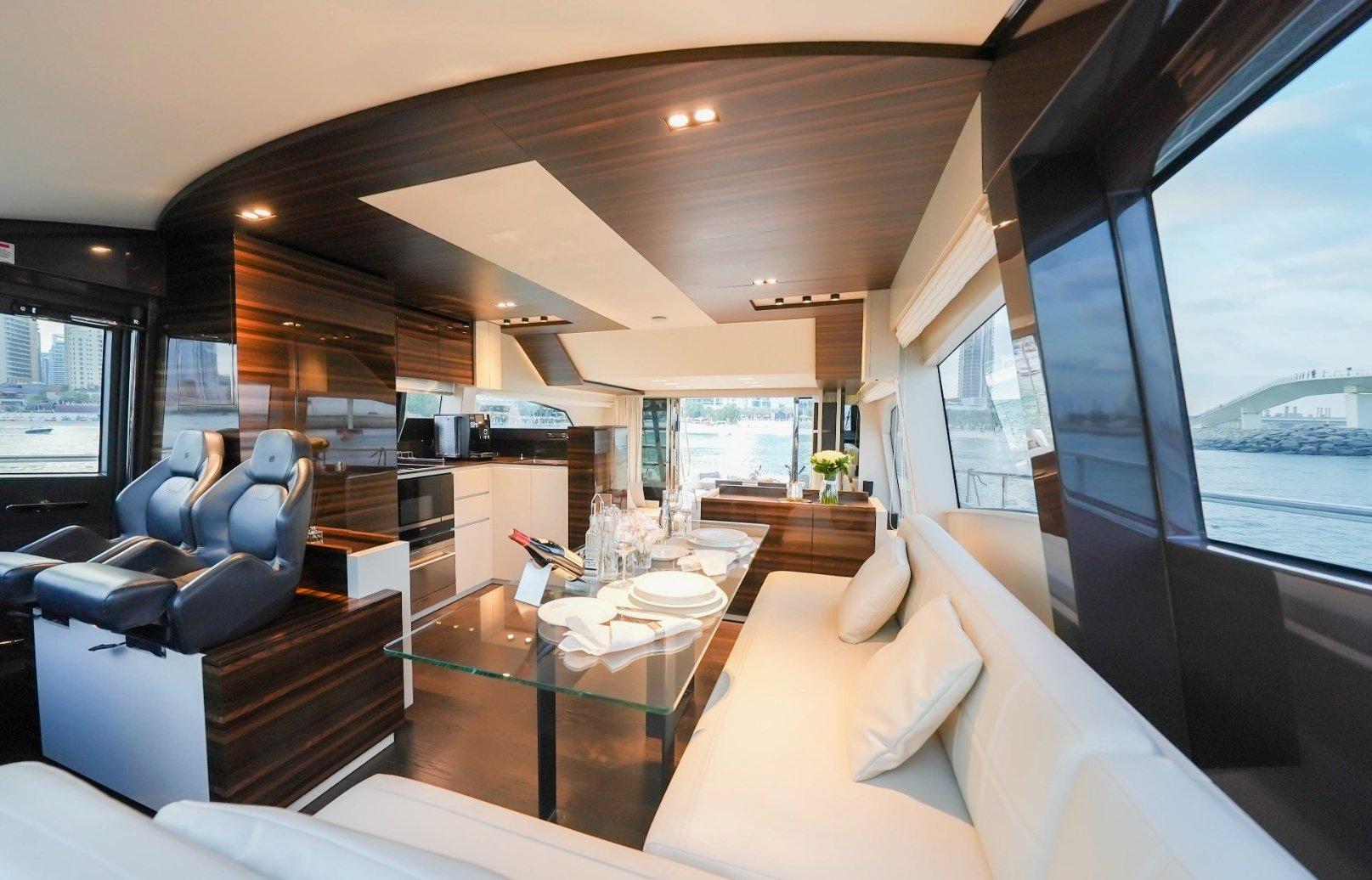 Ferretti 67 ft: view 3
