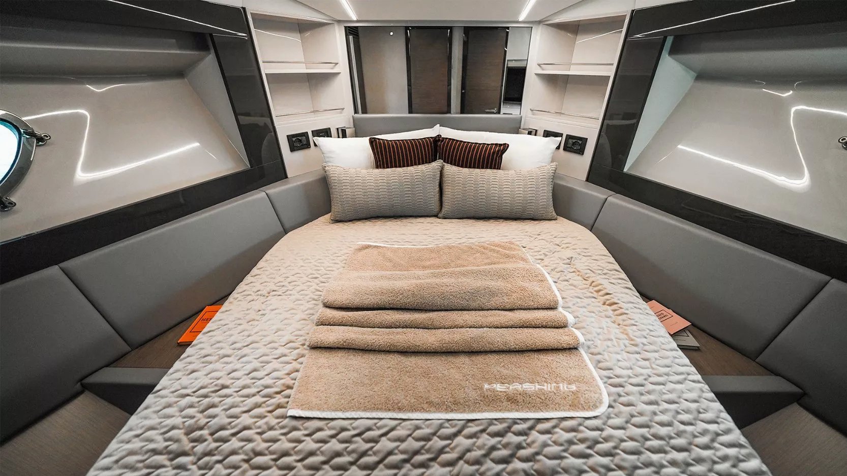 Pershing 5X Shark Grey: view 4